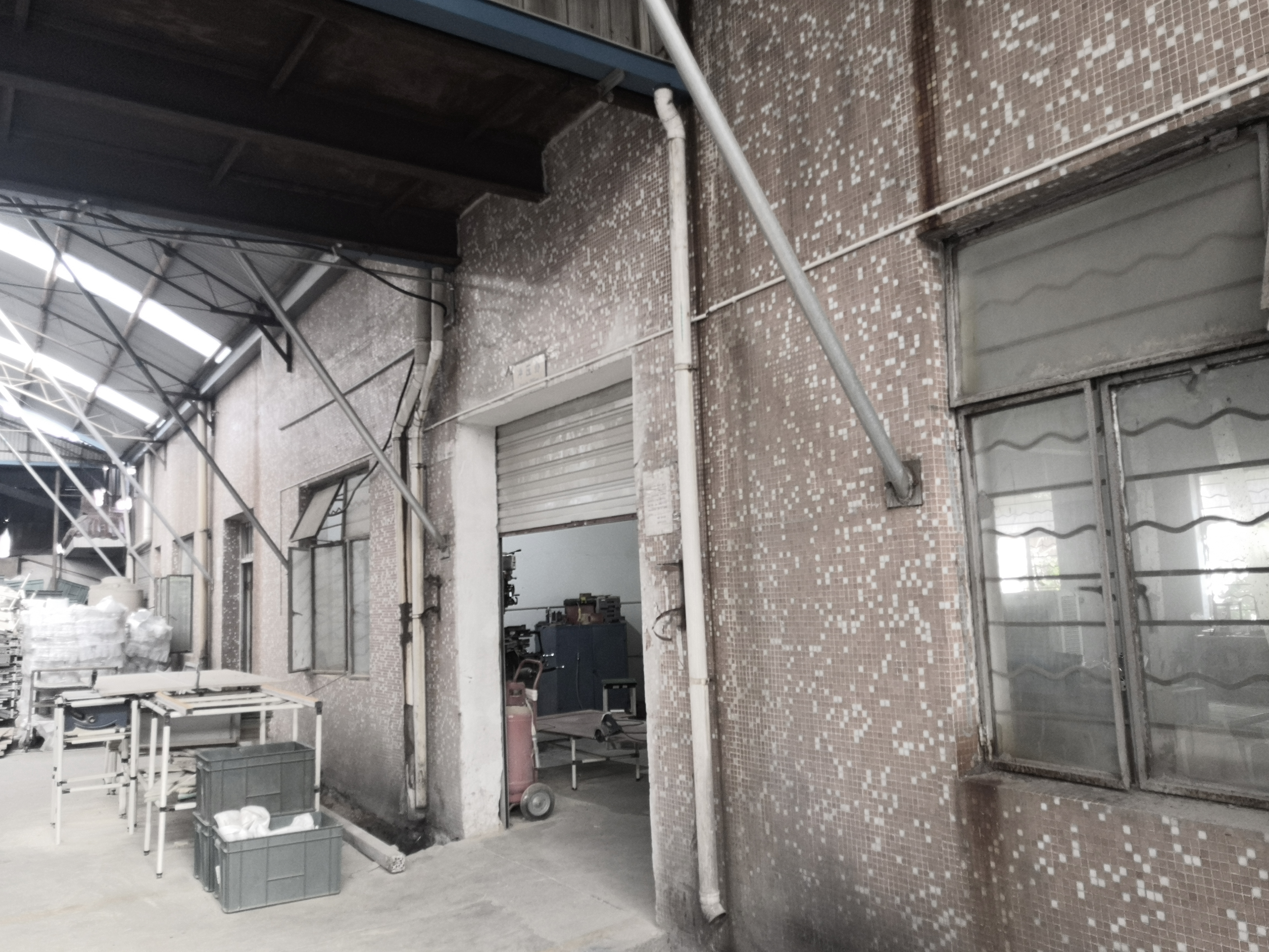 公司成立，专注小家电领域。